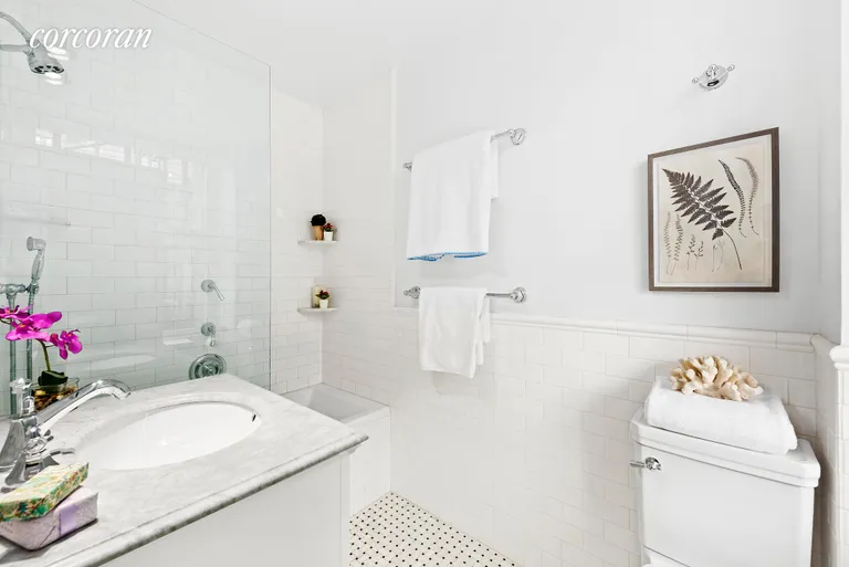 New York City Real Estate | View 150 East 73rd Street, 3A | Full Bathroom | View 10