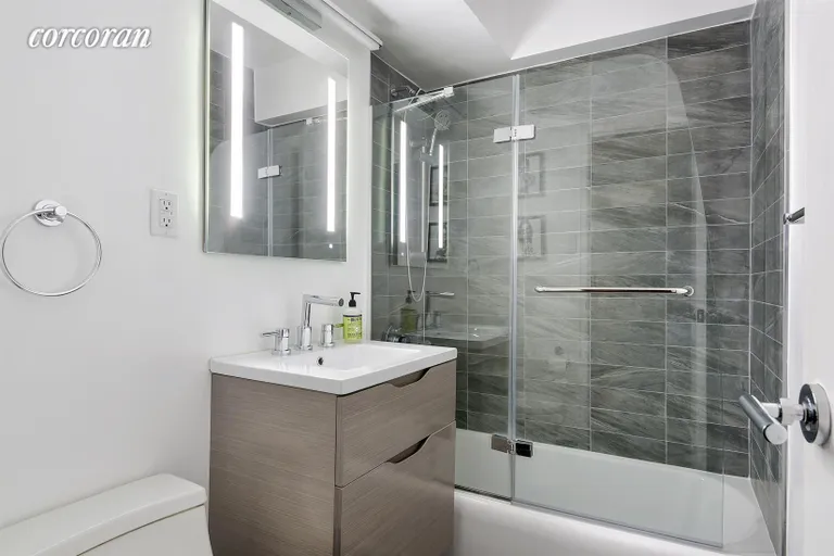 New York City Real Estate | View 153 East 57th Street, 11J | Full Bathroom | View 4