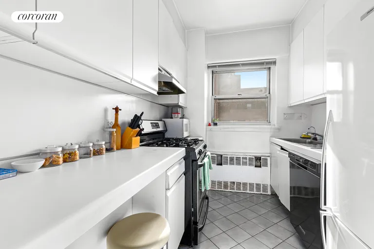 New York City Real Estate | View 174 East 74th Street, PHB | Kitchen | View 7