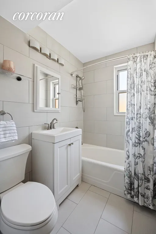 New York City Real Estate | View 201 East 36th Street, 18D | Full Bathroom | View 6
