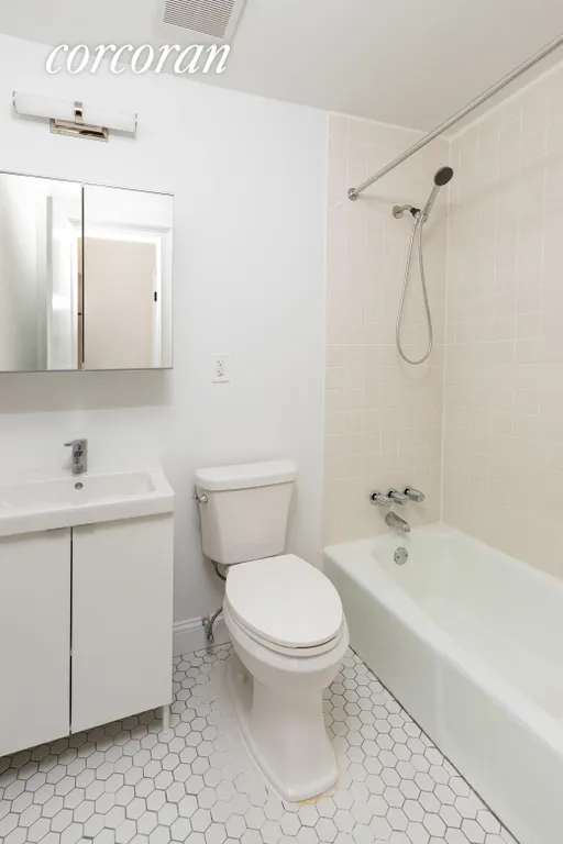 New York City Real Estate | View 40 3rd Street, 3 | Full Bathroom | View 4