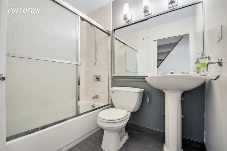New York City Real Estate | View 372 Fifth Avenue, 9D | Full Bathroom | View 8