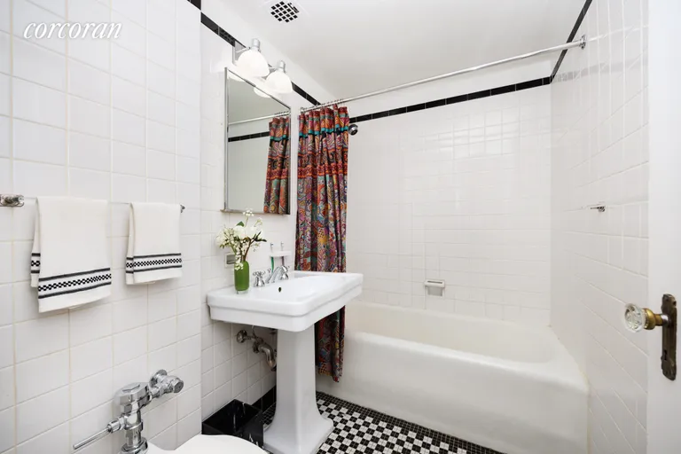 New York City Real Estate | View 405 West 23rd Street, 5G | Full Bathroom | View 4