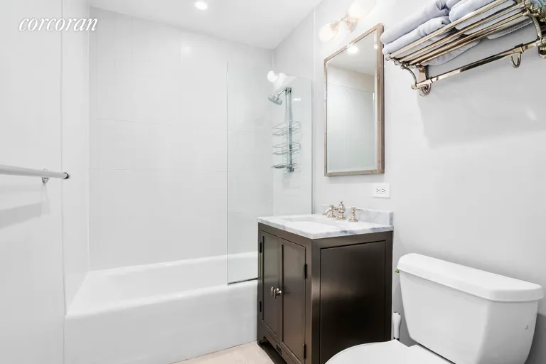 New York City Real Estate | View 121 East 23rd Street, 9A | Full Bathroom | View 10