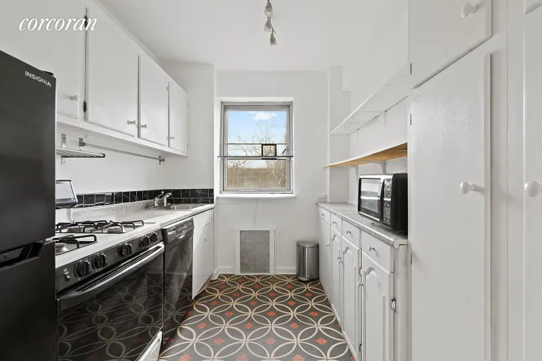 New York City Real Estate | View 130 8th Avenue, 6B | Kitchen | View 4