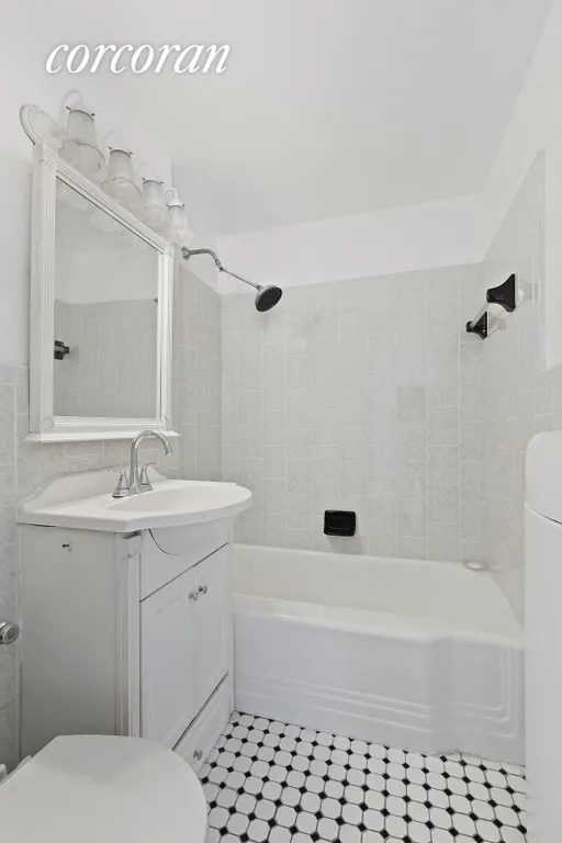New York City Real Estate | View 130 8th Avenue, 6B | Full Bathroom | View 5