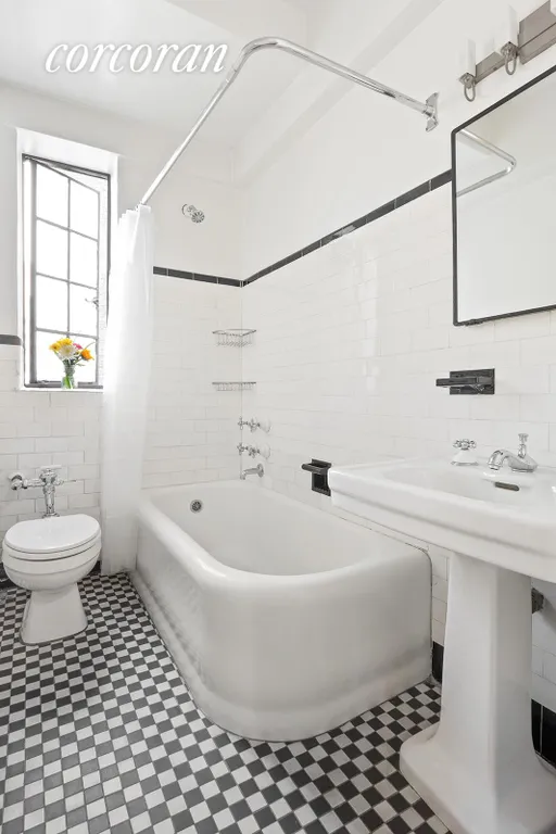 New York City Real Estate | View 140 East 40th Street, 10F | Bathroom | View 5