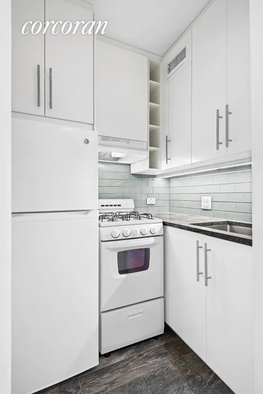 New York City Real Estate | View 311 East 75th Street, 4G | Kitchen | View 5