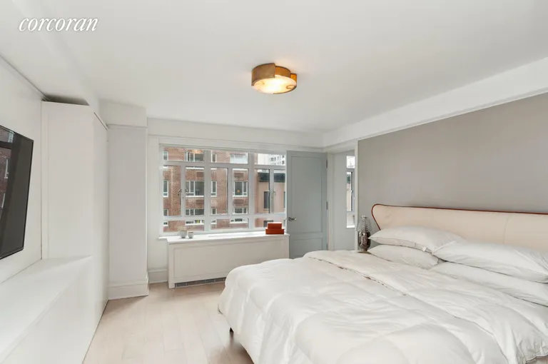 New York City Real Estate | View 21 East 61st Street, 5D | room 2 | View 3