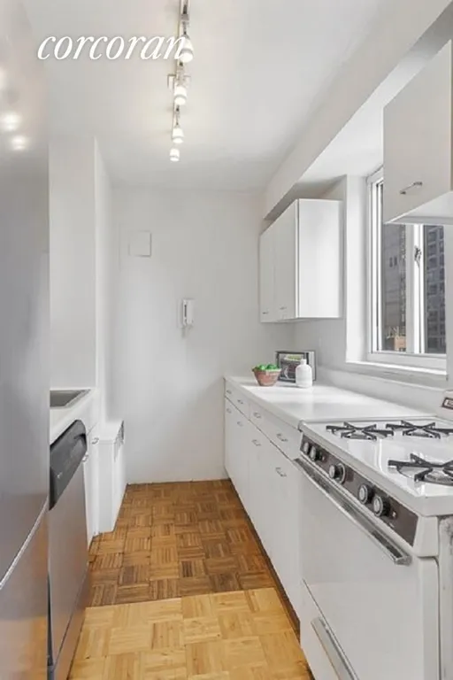 New York City Real Estate | View 411 East 53rd Street, 19A | room 5 | View 6