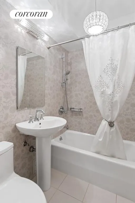 New York City Real Estate | View 80 East End Avenue, 6A | Full Bathroom | View 6