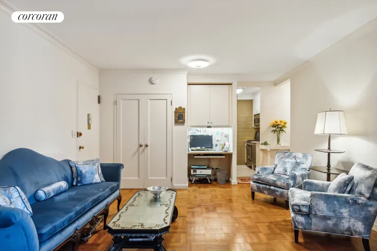 New York City Real Estate | View 80 East End Avenue, 6A | Living Room | View 2