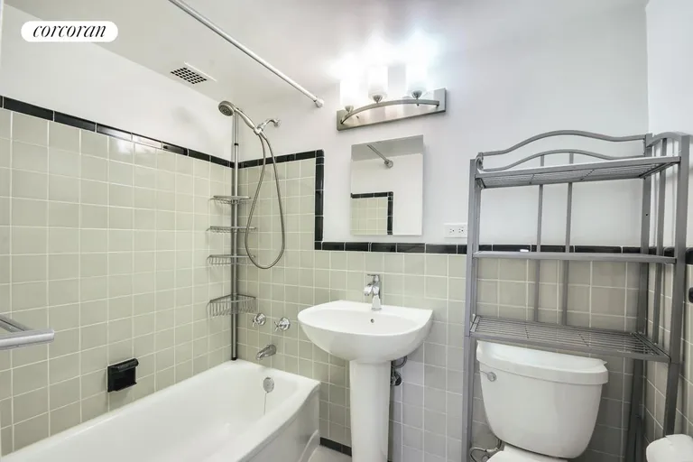 New York City Real Estate | View 21-10 33rd Road, 14A | Full Bathroom | View 11