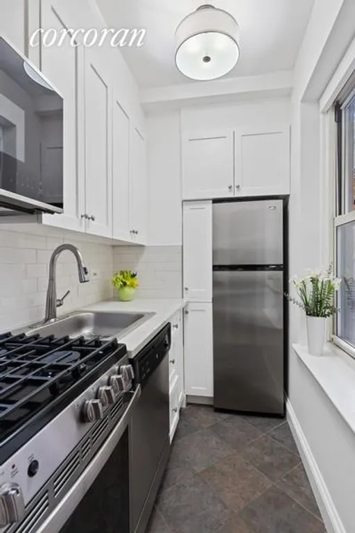 New York City Real Estate | View 400 East 52Nd Street, 5E | Kitchen | View 4