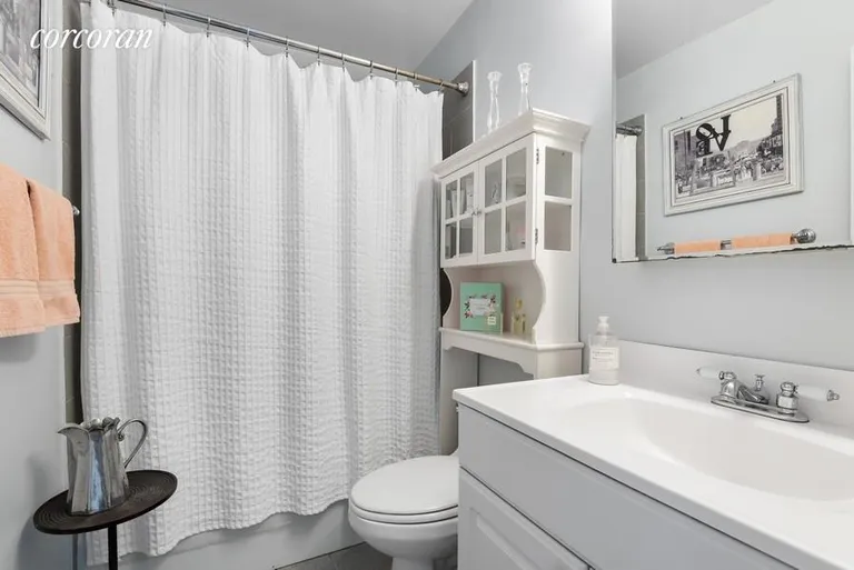 New York City Real Estate | View 444 East 86th Street, 10C | Full Bathroom | View 4