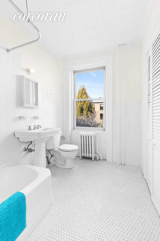 New York City Real Estate | View 267 Warren Street | Full Bathroom | View 12