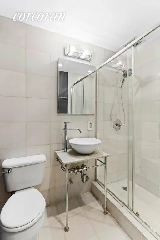 New York City Real Estate | View 310 East 23rd Street, 2D | Full Bathroom | View 4