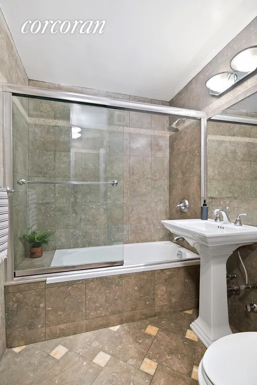 New York City Real Estate | View 10 West 15th Street, 408 | Full Bathroom | View 7