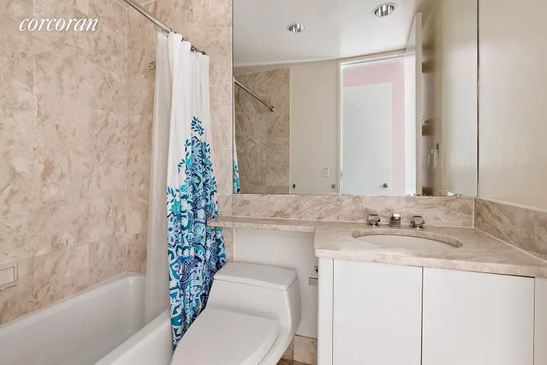 New York City Real Estate | View 100 United Nations Plaza, 14E | 2nd full bathroom | View 7