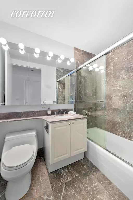 New York City Real Estate | View 201 East 80th Street, 4H | Full Bathroom | View 7