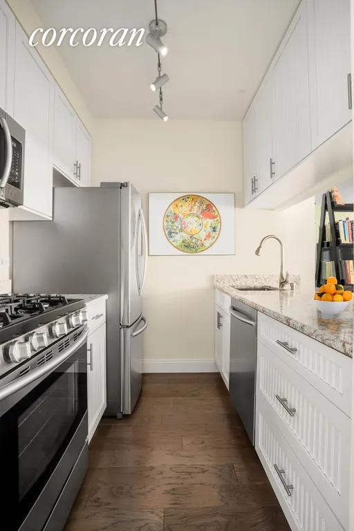 New York City Real Estate | View 200 Rector Place, 9X | Kitchen | View 4