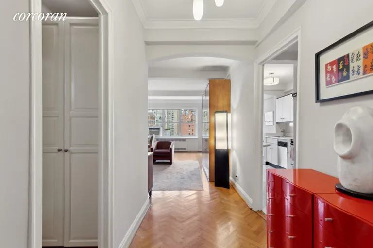 New York City Real Estate | View 33 East End Avenue, 10E | Foyer | View 4