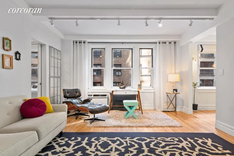 New York City Real Estate | View 155 East 49th Street, 6A | 1 Bed, 1 Bath | View 1