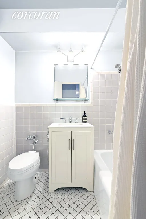 New York City Real Estate | View 191 Willoughby Street, 16C | SIMILAR BATH | View 9