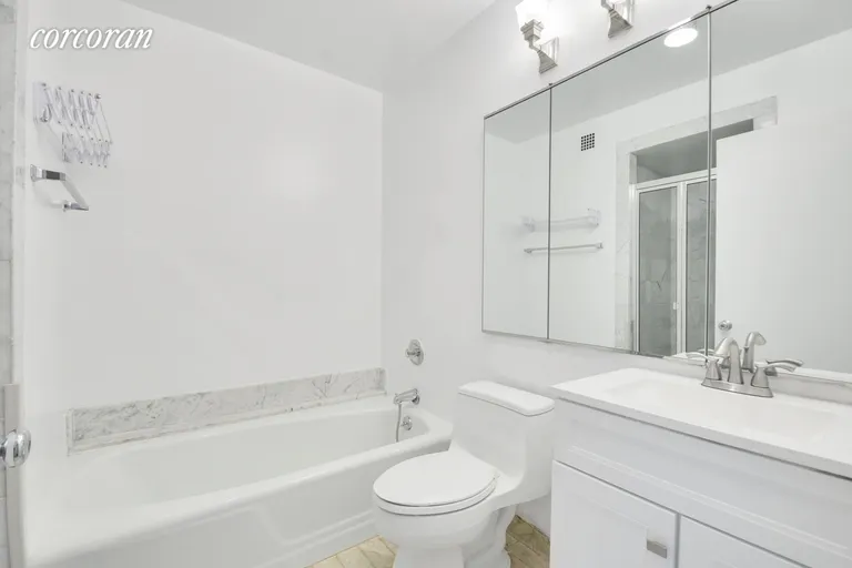 New York City Real Estate | View 115 East 57th Street, 28B | Full Bathroom | View 6