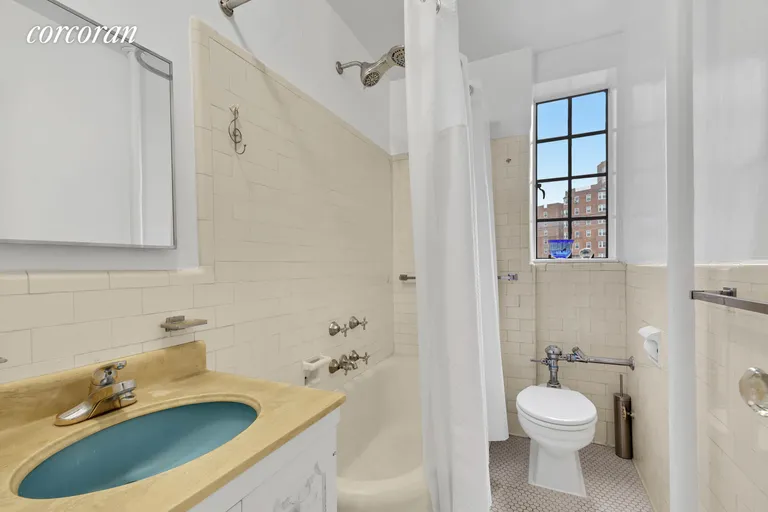 New York City Real Estate | View 116 PINEHURST AVENUE, A33 | Full Bathroom | View 6