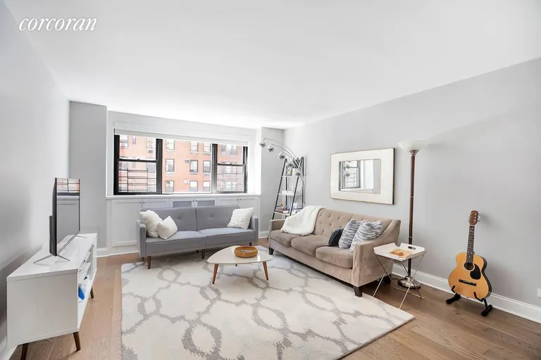 New York City Real Estate | View 315 East 72Nd Street, 8E | room 1 | View 2