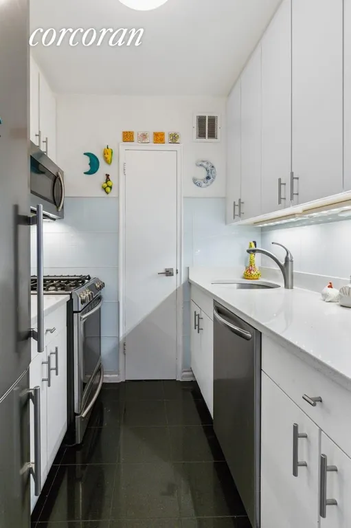 New York City Real Estate | View 200 East End Avenue, 10N | Kitchen | View 4