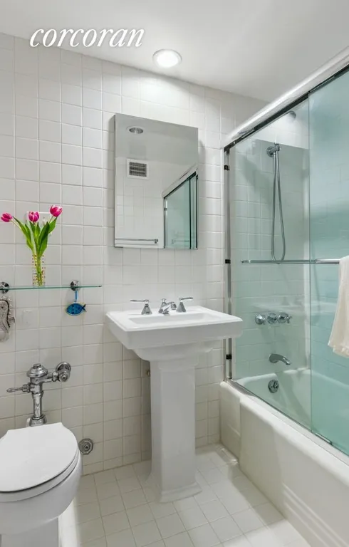 New York City Real Estate | View 200 East End Avenue, 10N | Primary Bathroom | View 6