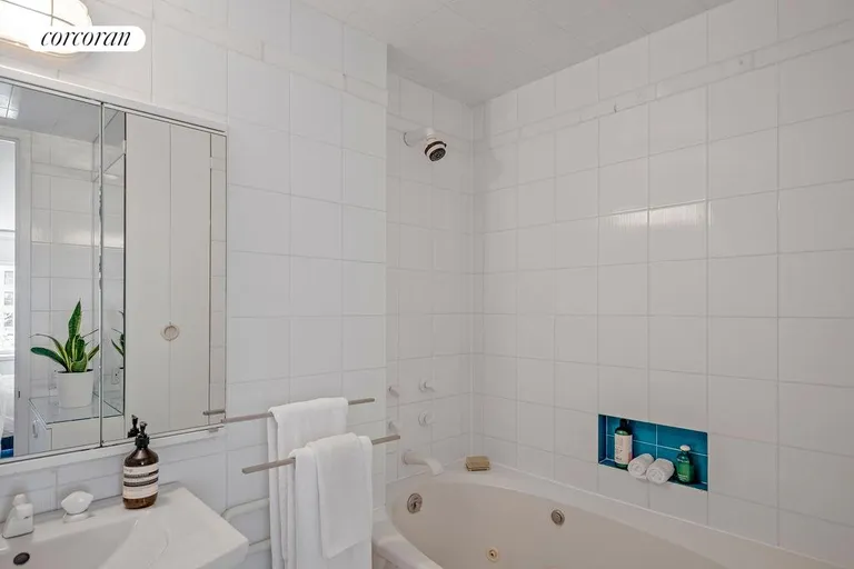 New York City Real Estate | View 60 Riverside Drive, 7G | Primary Bathroom | View 7