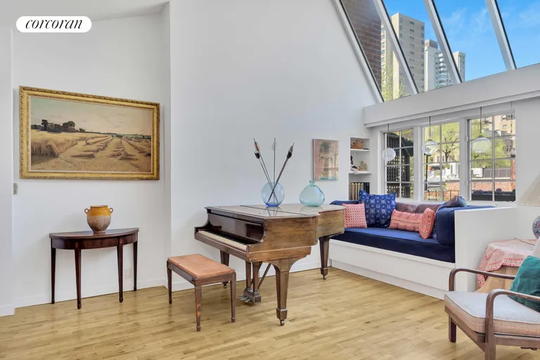 New York City Real Estate | View 33 West 93rd Street, 5B | Living Room | View 4