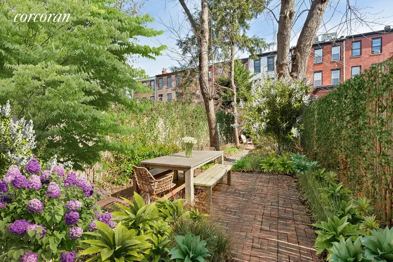 New York City Real Estate | View 121 Lincoln Place | Oversized Landscaped Garden | View 14