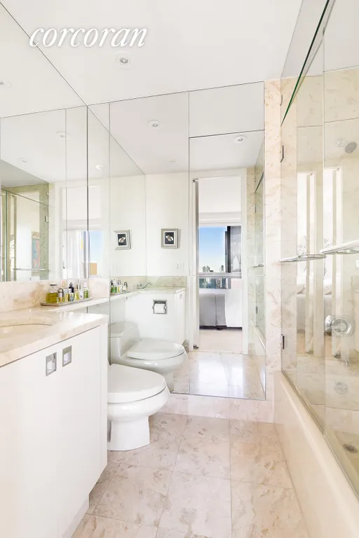New York City Real Estate | View 100 United Nations Plaza, 35A | En suite 2nd bathroom | View 11