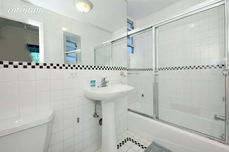 New York City Real Estate | View 692 Tenth Avenue, 5C | Full Bathroom | View 20