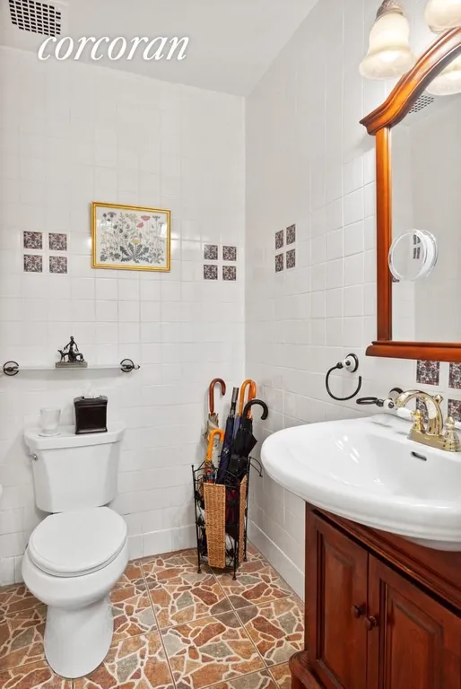 New York City Real Estate | View 1215 Fifth Avenue, 15D | Half Bathroom | View 9