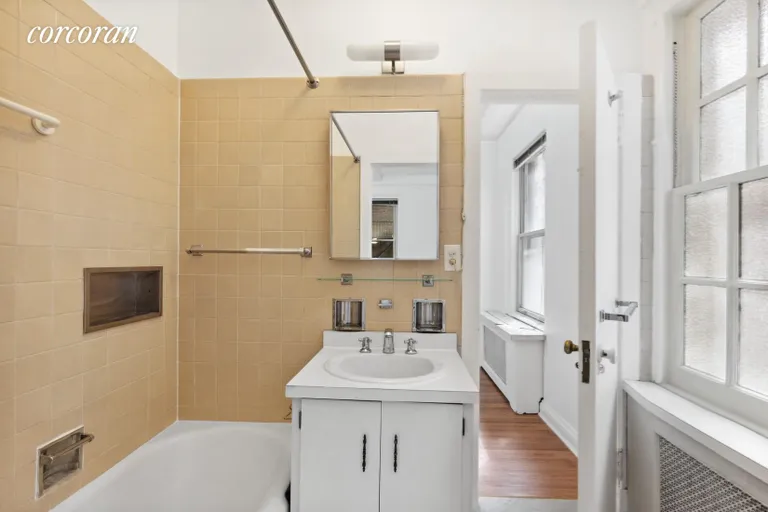 New York City Real Estate | View 4 East 88th Street, 2D | room 7 | View 8
