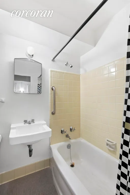 New York City Real Estate | View 90 LaSalle Street, 11E | Full Bathroom | View 6