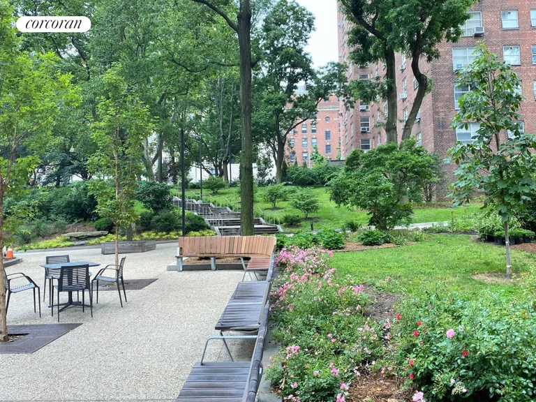 New York City Real Estate | View 90 LaSalle Street, 11E | Landscaped grounds | View 10