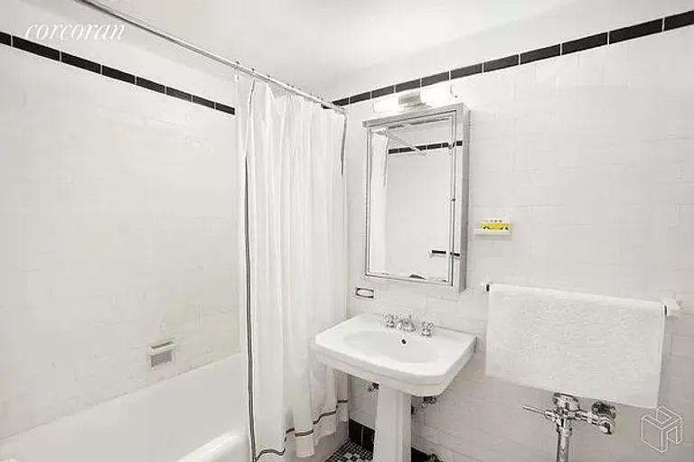 New York City Real Estate | View 470 West 24th Street, 16E | room 2 | View 3