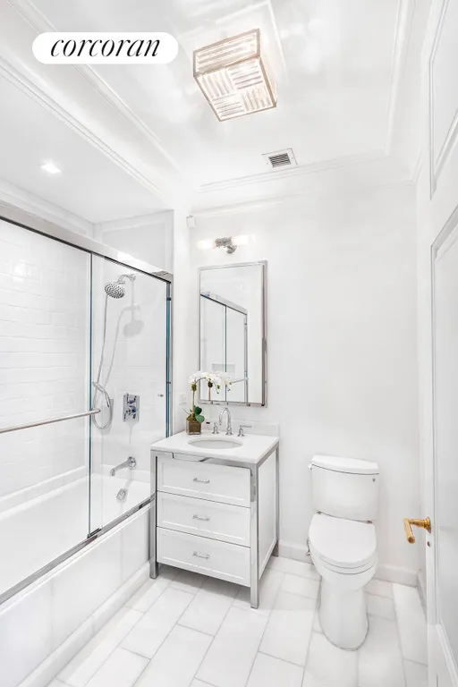 New York City Real Estate | View 20 East End Avenue, 16A | Full Bathroom | View 14
