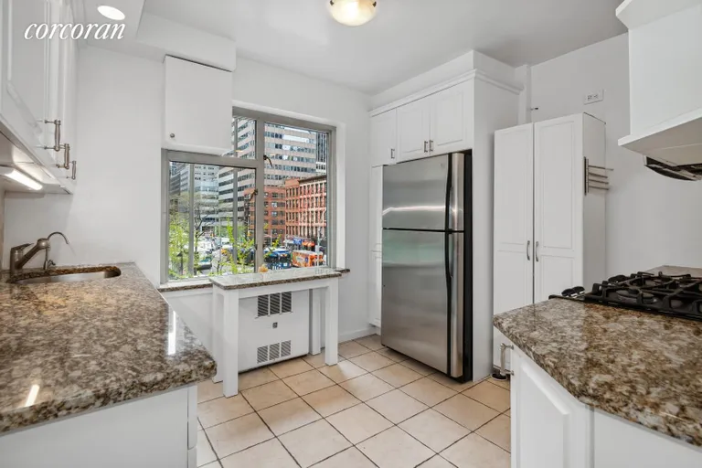 New York City Real Estate | View 200 East 57th Street, 3L | room 1 | View 2