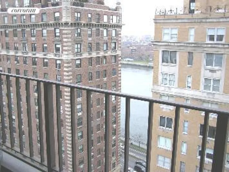 New York City Real Estate | View 10 East End Avenue, 17D | room 8 | View 9