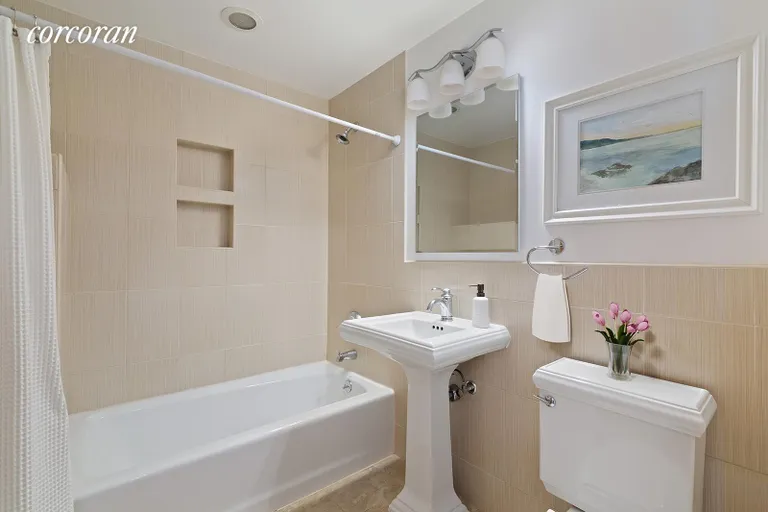 New York City Real Estate | View 675 Sackett Street, 101 | Full Bathroom | View 8