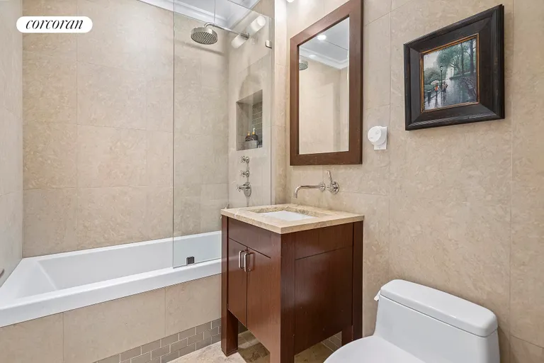 New York City Real Estate | View 15 West 20th Street, 7A | Full Bathroom | View 10