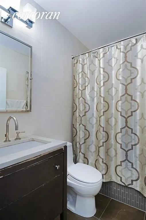 New York City Real Estate | View 212 East 47th Street, 15C | Full Bathroom | View 5