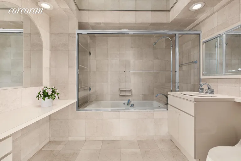 New York City Real Estate | View 200 East 74th Street, 7H | En- Suite Primary Bathroom! | View 10